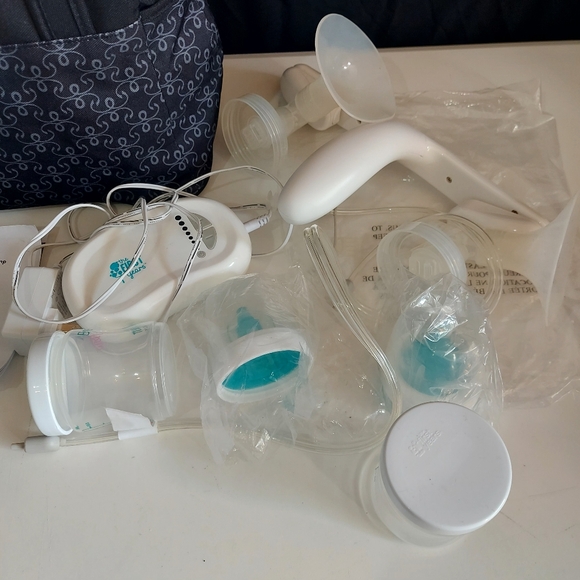 First Year Double Electric pump - Picture 3 of 9